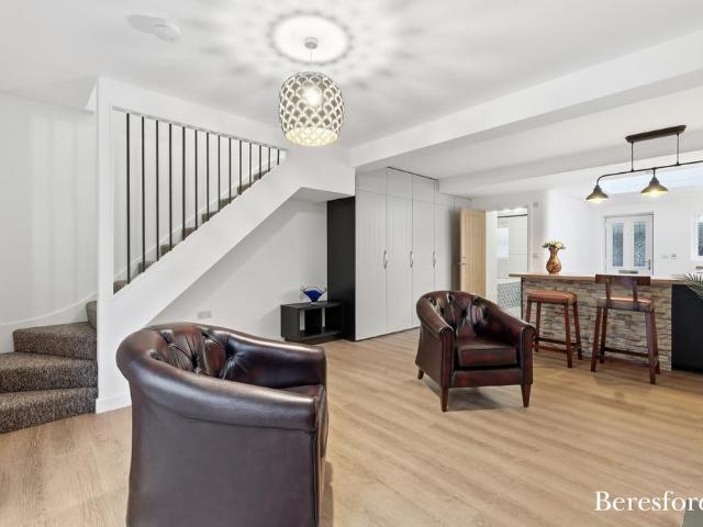 Trimble Close, CM4 2 bed terraced house to rent £1,700 pcm £392 pw