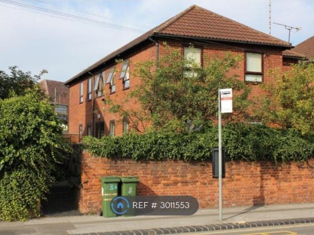 Tring Road, Aylesbury HP20, 2 bed flat to rent, £1,125 pcm | PrimeLocation