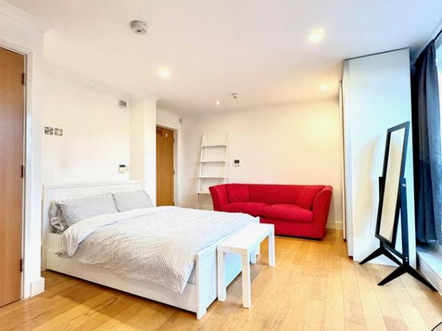 Trinity Mews, London E1, 1 bed flat to rent, £7,150 pcm | PrimeLocation