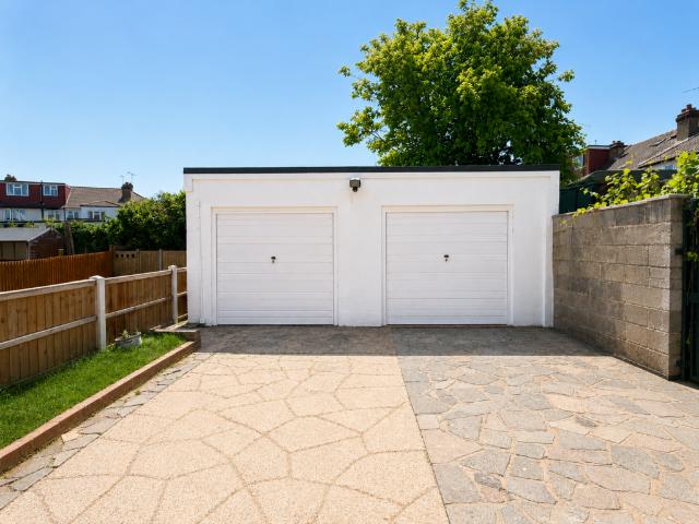 Trinity Avenue, Bush Hill Park, EN1 4 bed end of terrace house to rent £2,650 pcm £612 pw