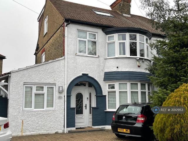 Trinity Avenue, Enfield, EN1 4 bed semi detached house to rent £2,995 pcm £691 pw
