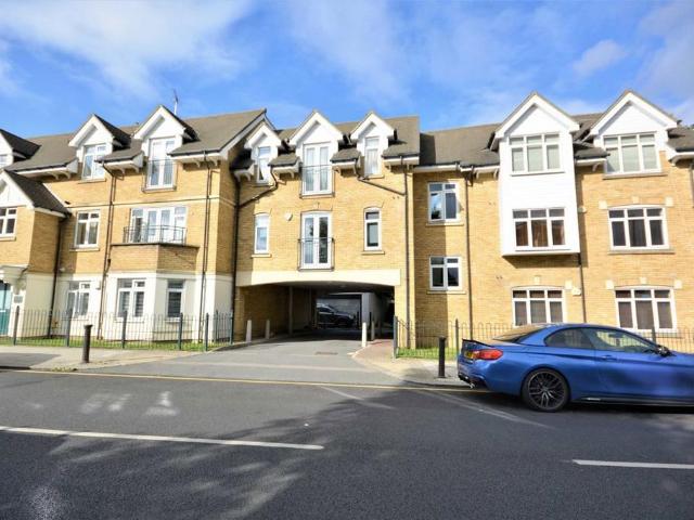 Trinity Avenue, Enfield EN1 2 bed flat to rent £1,850 pcm £427 pw