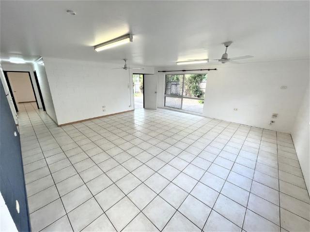 TRINITY BEACH HOME WITH AMPLE PARKING & YARD SPACE