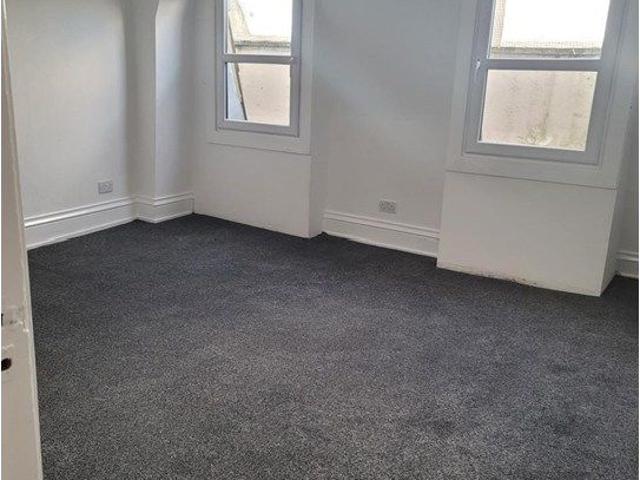 Trinity Court, Gravesend DA12, 2 bed flat to rent, £1,200 pcm | PrimeLocation