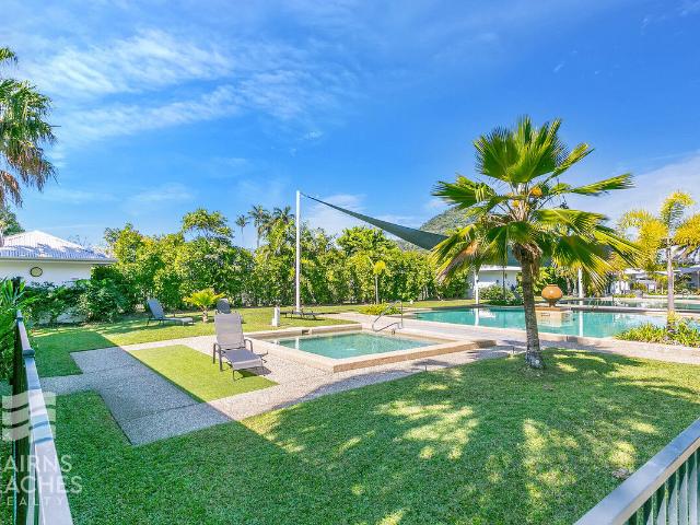 Trinity Cove Living – Spacious 3 Bedroom Apartment in the Heart of Trinity Beach