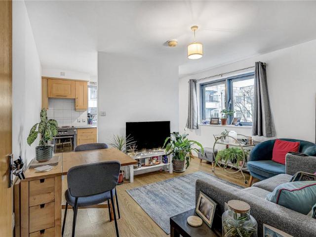 Trinity Crescent, London, SW17 7SZ, United Kingdom | 2 bed apartment for rent #140802015 | Rentberry