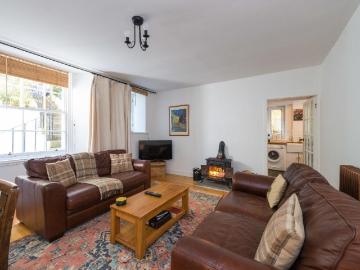 Trinity Crescent, Trinity, Edinburgh. 2 bed flat to rent £1,495 pcm £345 pw