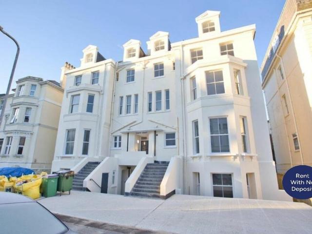 Trinity Gardens, Folkestone, Kent, CT20 2 bed flat to rent £1,400 pcm £323 pw