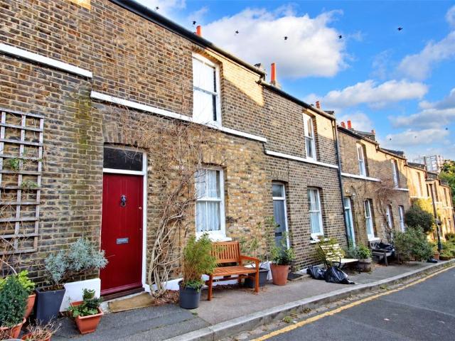 Trinity Grove, London, SE10 2 bed terraced house to rent £2,550 pcm £588 pw