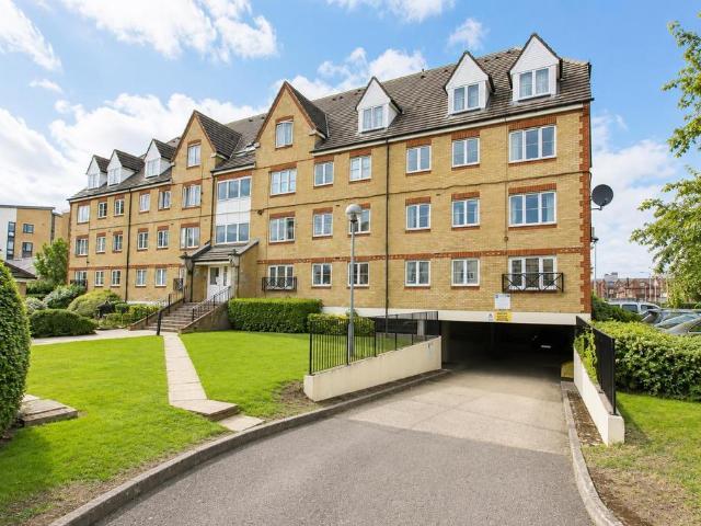 Trinity House,Station Road, Borehamwood 2 bed flat to rent £1,600 pcm £369 pw