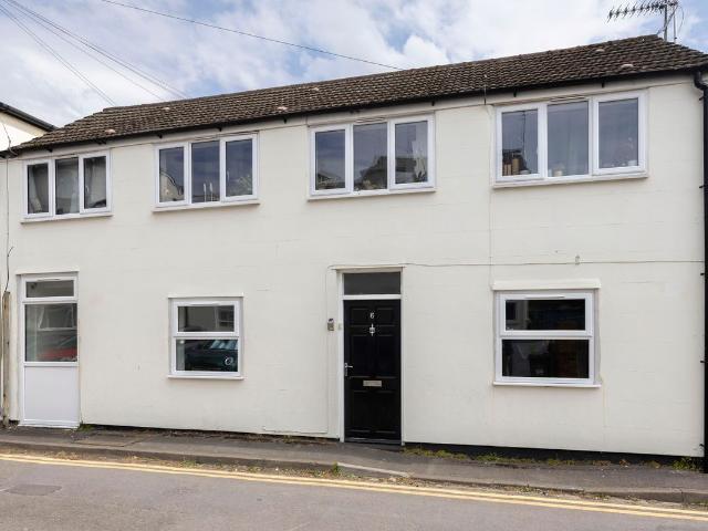Trinity Lane, Cheltenham GL52, 1 bed flat to rent, £800 pcm | PrimeLocation