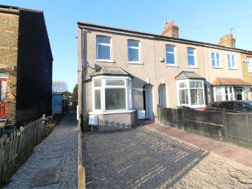 Trinity Lane, Waltham Cross EN8, 1 bed maisonette to rent, £1,300 pcm | PrimeLocation