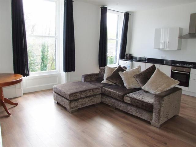 Trinity Place, Blackwall, Halifax. 1 bed flat to rent £620 pcm £143 pw