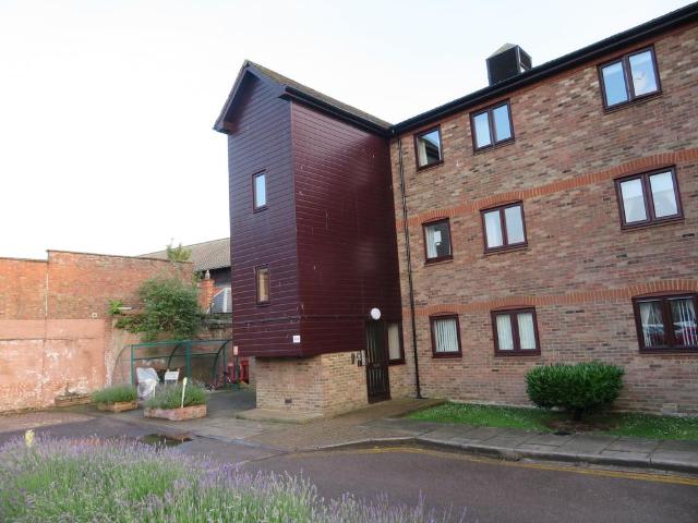 Trinity Quay, Page Stair Lane, King's. 2 bed apartment to rent £850 pcm £196 pw
