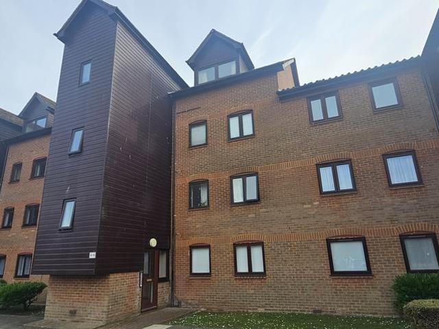 Trinity Quay, Page Stair Lane, Kings. 2 bed apartment to rent £895 pcm £207 pw