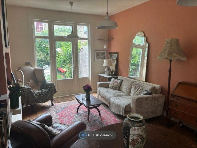 Trinity Rise, London SW2, 2 bed flat to rent, £2,825 pcm | PrimeLocation