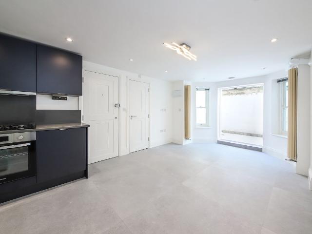 Trinity Road, London SW17, 1 bed flat to rent, £1,650 pcm | PrimeLocation