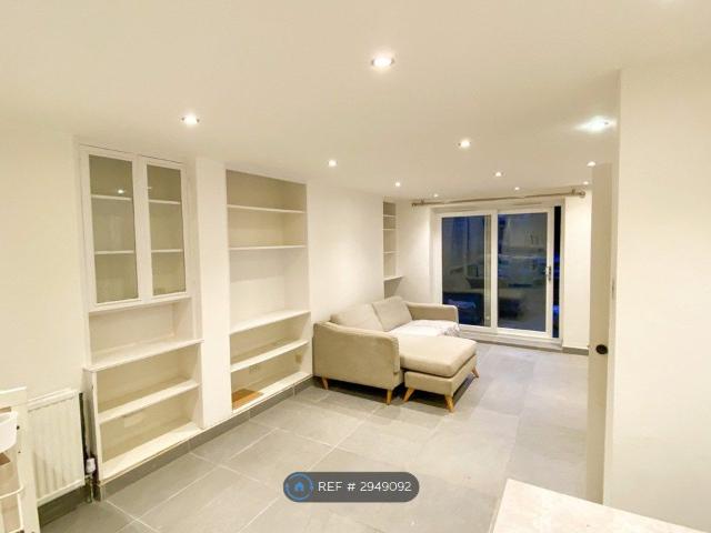 Trinity Road, London SW17, 1 bed flat to rent, £1,950 pcm | PrimeLocation