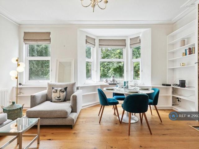 Trinity Road, London, SW18 1 bed flat to rent £2,950 pcm £681 pw