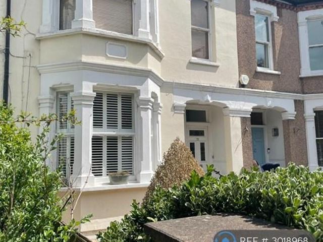 Trinity Road, London, SW19 2 bed maisonette to rent £2,750 pcm £635 pw