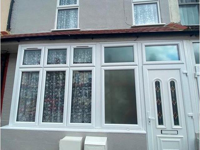Trinity Road, Southall UB1, 2 bed flat to rent, £2,150 pcm | PrimeLocation
