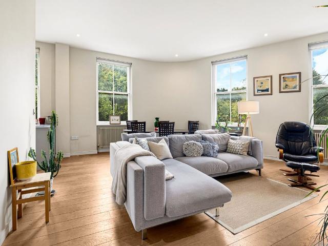 Trinity Road, Wandsworth Common, London SW17, 2 bed flat to rent, £3,250 pcm | PrimeLocation