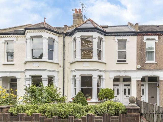 Trinity Road, Wimbledon SW19, 2 bed maisonette to rent, £2,750 pcm | PrimeLocation