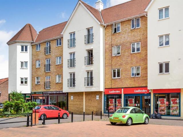 Trinity Row, South Woodham Ferrers 2 bed apartment to rent £900 pcm £208 pw