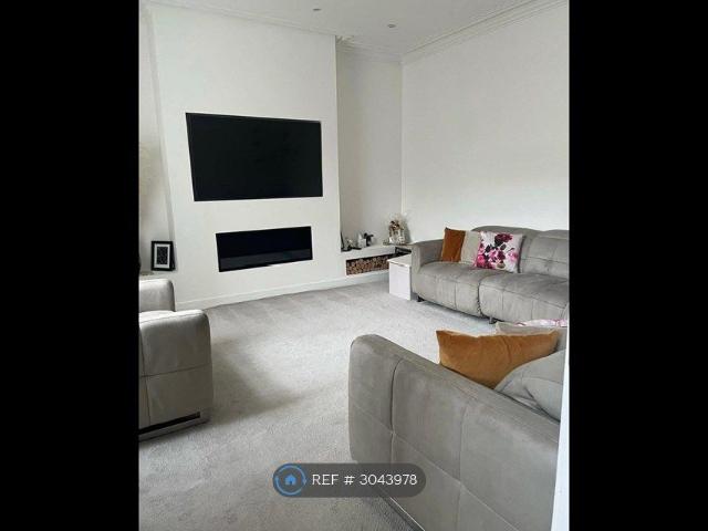 Trinity St, Huddersfield HD1, 4 bed terraced house to rent, £1,650 pcm | PrimeLocation