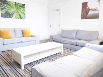 Trinity Street, Huddersfield HD1 6 bed house to rent £2,708 pcm £625 pw