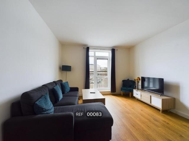 Trinity Wharf, High Street, Hull HU1 1QE 1 bed apartment to rent £850 pcm £196 pw