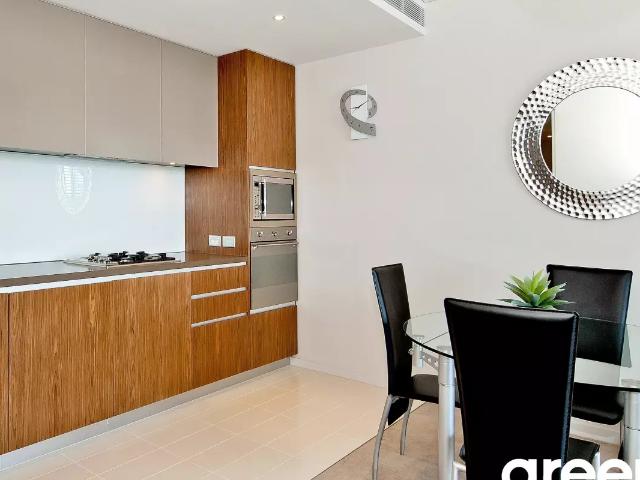 TRIO SOUTH ONE BEDROOM APARTMENT WITH LARGE STUDY NOOK AND CAR SPACE