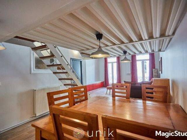 TRIPLEX MEUBLE ET ENTIEREMENT RENOVE AVEC GOUT !