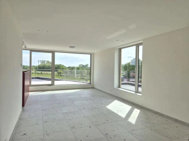 Triplex nieuwbouwappartement met 2 slaapkamers 2 terrassen