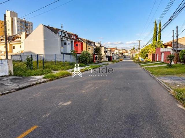 Triplex Novo com 130m², 3 Quartos e Terraço com Churrasqueira no Capão Raso