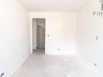 Triplex novo em condomínio no Hauer frente para a rua, com 4 quartos e ático