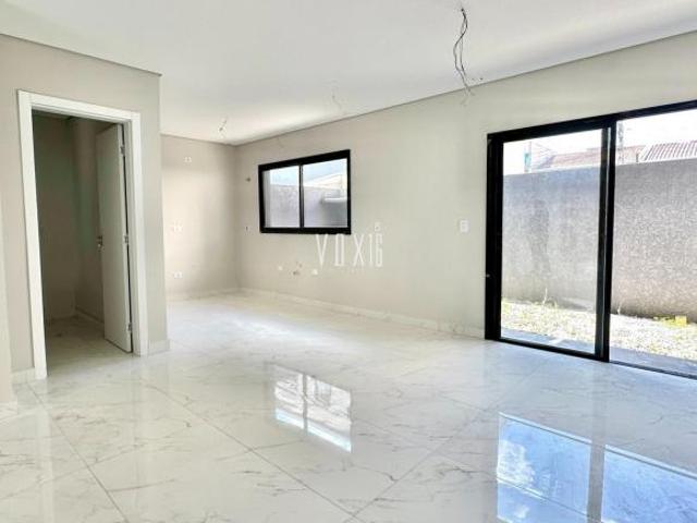 Triplex novo no Pinheirinho com terraço