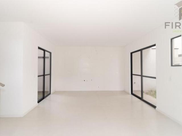 Triplex Ótima oportunidade no Novo Mundo!