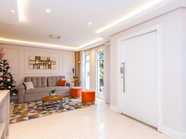 Triplex c/ 5 quartos,1 suite master e 4 demi suítes, 282m² JD Social Curitiba PR