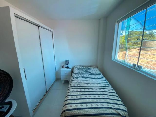 Triplex com 2 quartos, varandão panorâmico, móveis planejados, a poucos minutos da praia, rua asfalt