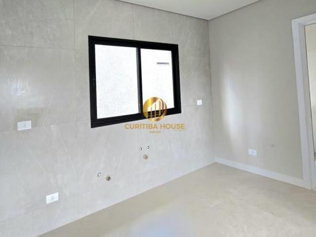 Triplex com 3 quartos, sendo 1 suíte, localizado na Rua Professora Júlia Valery Legat Neal, bairro X