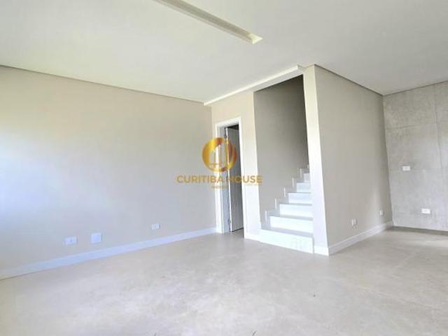Triplex com 3 quartos, sendo 1 suíte, localizado na Rua Professora Júlia Valery Legat Neal, bairro X