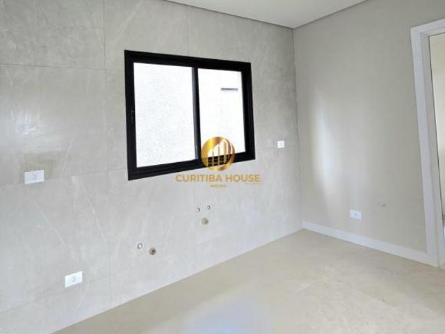 Triplex com 3 quartos, sendo 1 suíte, localizado na Rua Professora Júlia Valery Legat Neal, bairro X