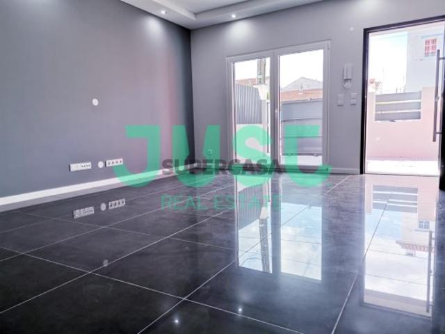 Triplex com terraço e garagem na Quinta do Conde