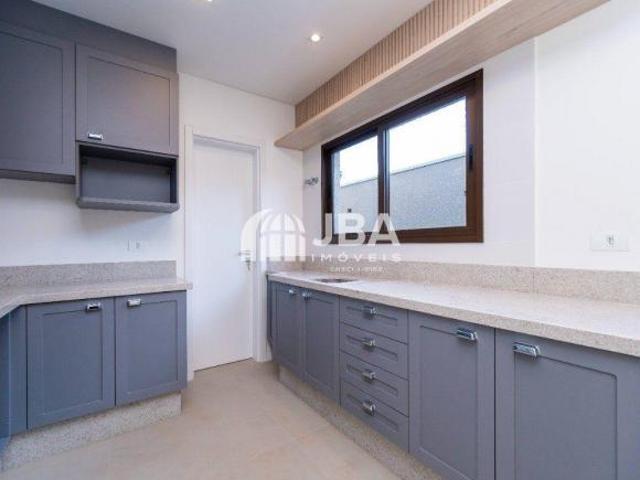 TRIPLEX COM TERRAÇO EM EXCELENTE LOCALIZAÇÃO