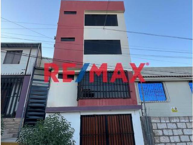 Triplex De 6 Habitaciones Y Azotea Propia En Cerro Colorado