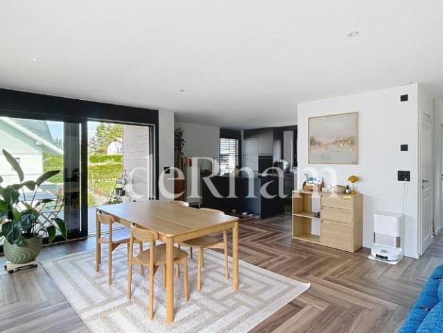 Triplex dexception dans un écrin de verdure au Mont sur Lausanne!