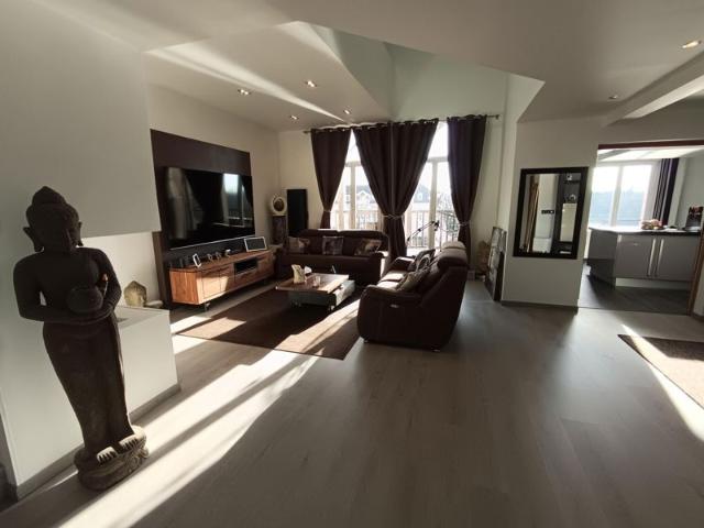 Triplex d'exception port cergy 162m2 avec extérieur
