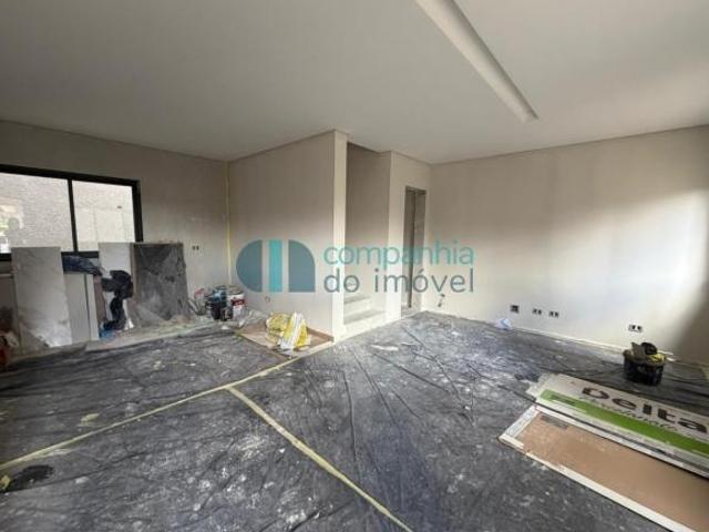 Triplex em condomínio, novo, Xaxim