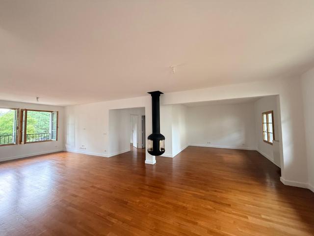 Triplex en Attique de Prestige aux Portes de Genève – Centre de Ferney Voltaire
